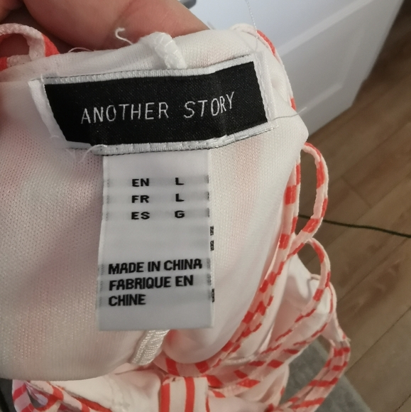 Robe - Picture 3 of 3